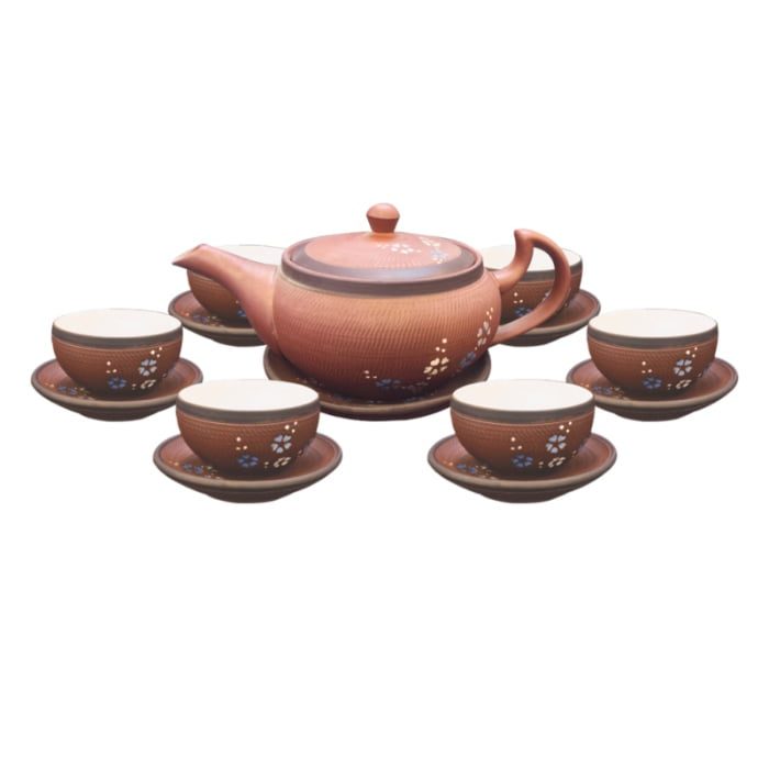 Bộ ấm trà Bát Tràng là dòng sản phẩm gốm sứ được tạo nên từ chất liệu đất sét đã qua chọn lọc kỹ càng
