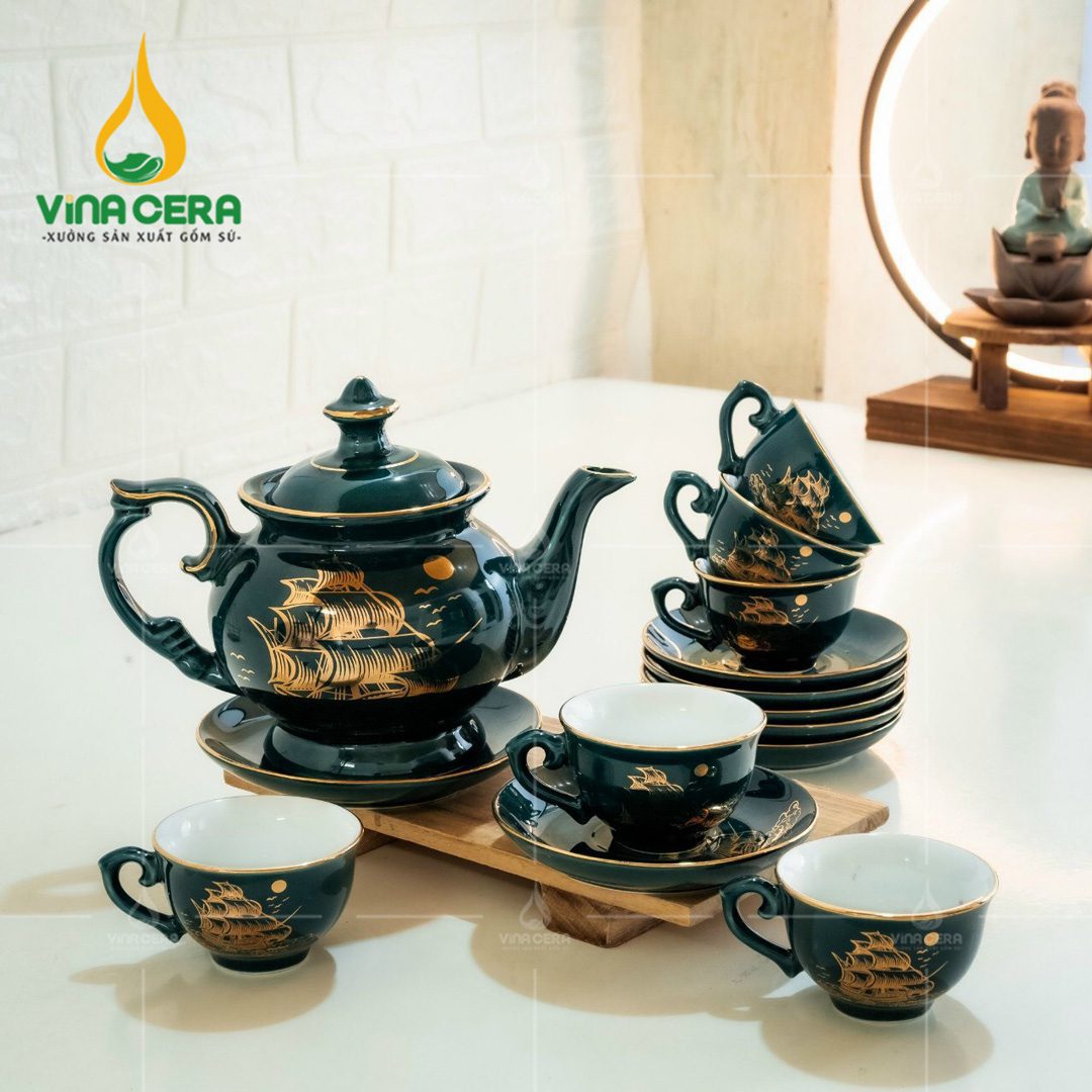 Bộ ấm trà đài các vẽ vàng Thuận buồm xuôi gió