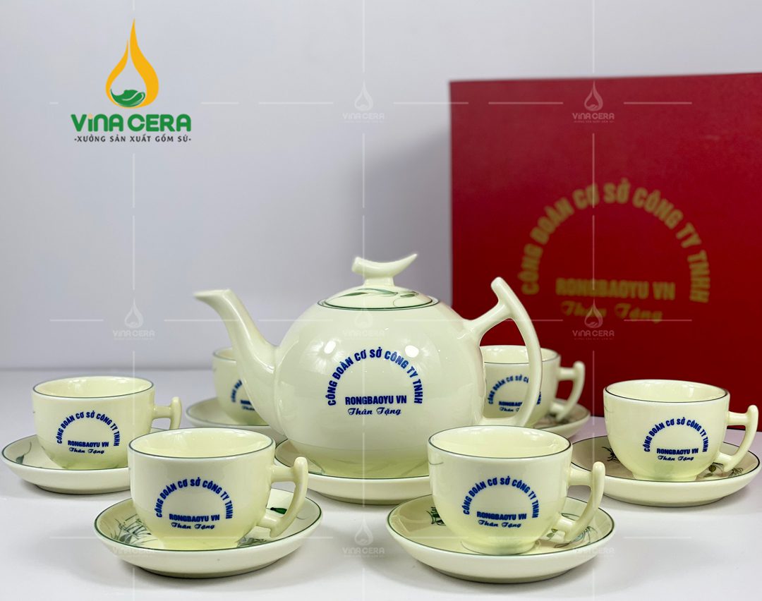 Bộ ấm trà sứ vẽ trúc chuồn in logo