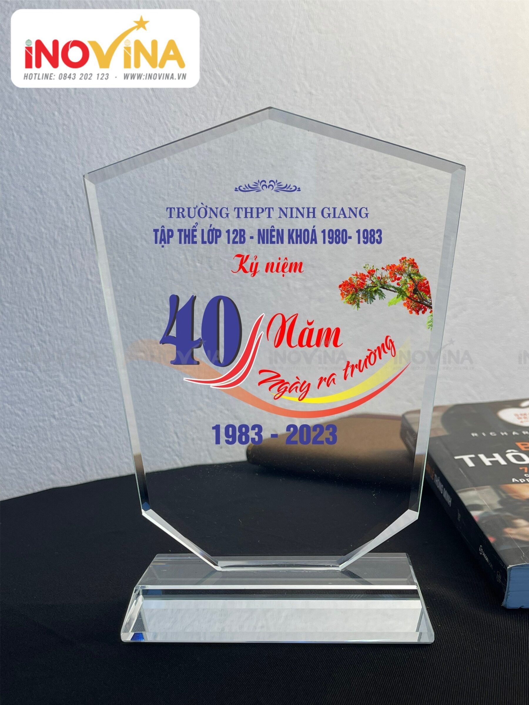 Biểu trưng thủy tinh in logo theo yêu cầu