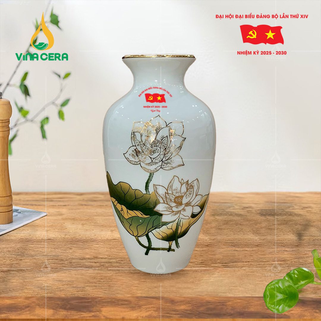 Bình hoa in logo Đại hội Đảng