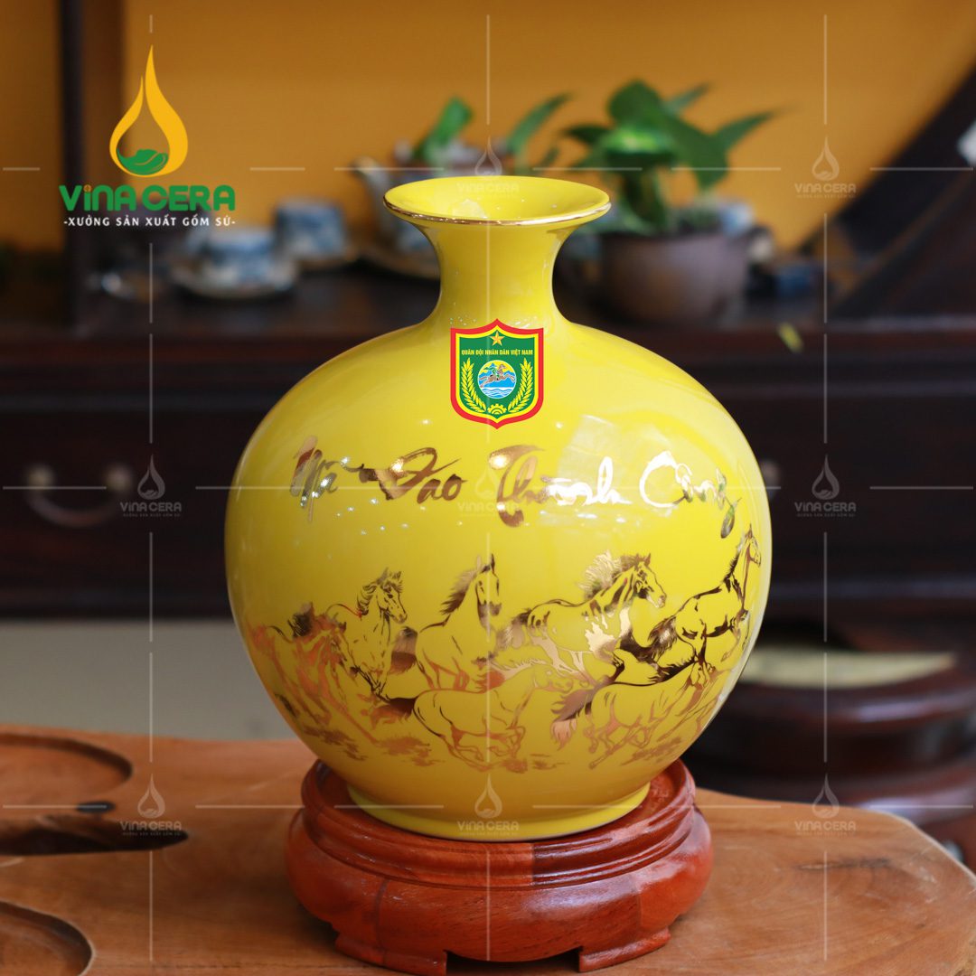 Bình hút lộc Mã Đáo Thành Công vẽ vàng