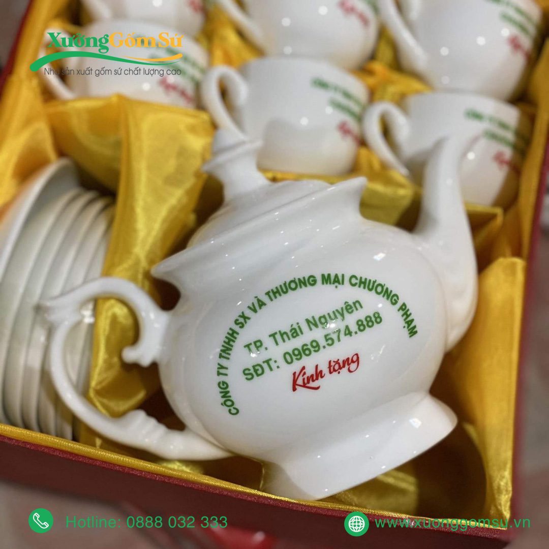 Bộ ấm chén trắng đài các