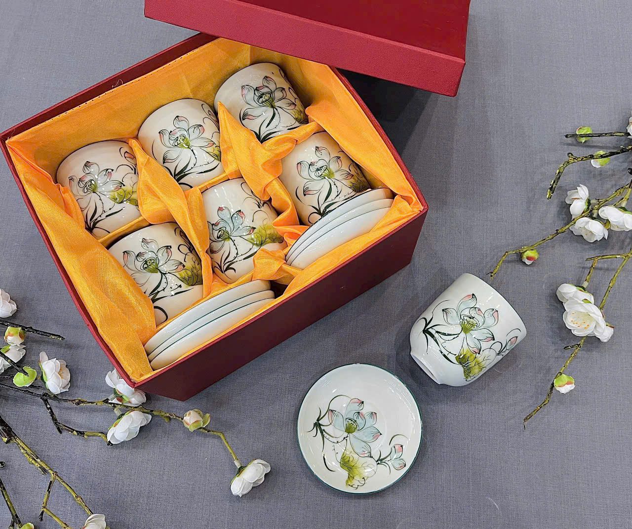 Bộ 6 cốc sứ hoa văn vẽ tay - ly sứ quà tặng
