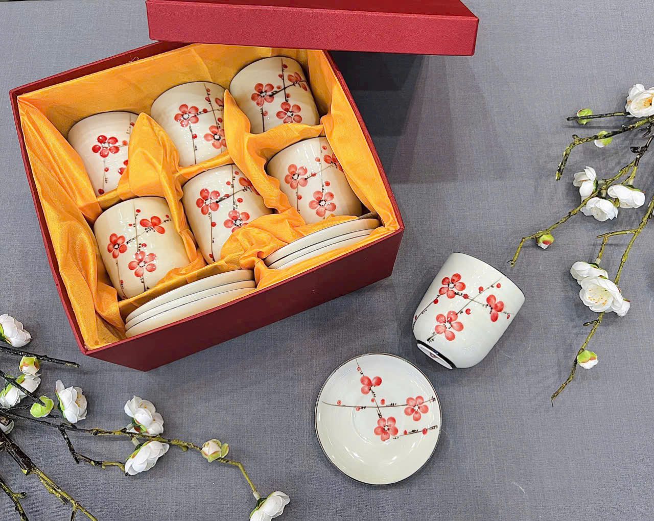 Bộ 6 cốc sứ hoa văn vẽ tay - ly sứ quà tặng