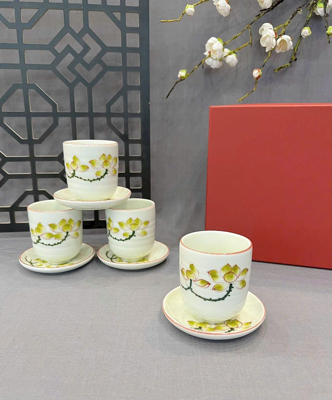 Bộ 6 cốc sứ hoa văn vẽ tay - ly sứ quà tặng