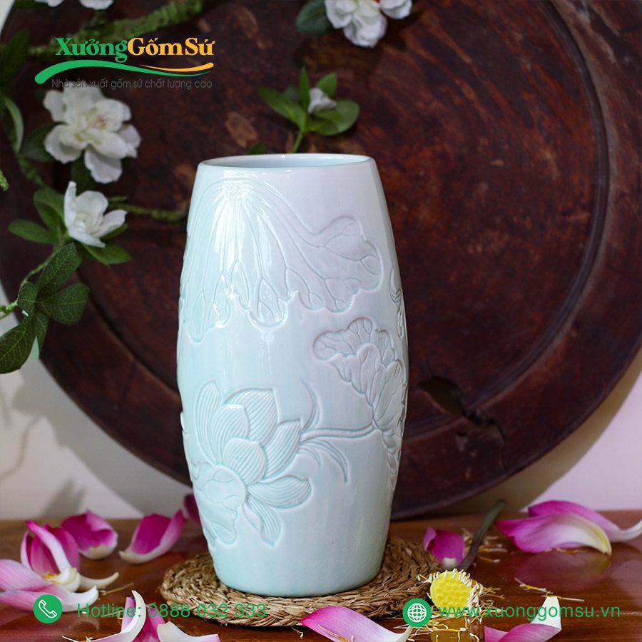 Bình hoa men ngọc họa tiết khắc nổi