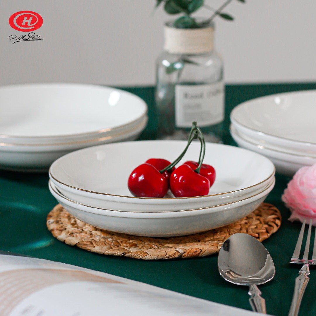 Đĩa sứ trắng tròn viền vàng