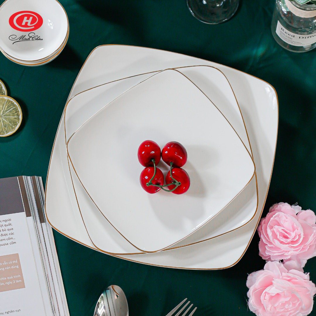 Đĩa sứ trắng vuông viền vàng