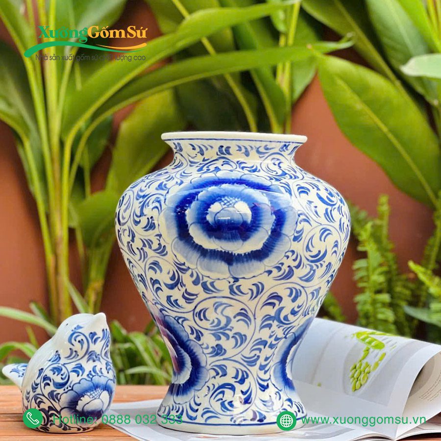 Lọ hoa Bát Tràng men lam vẽ tay hoa dây