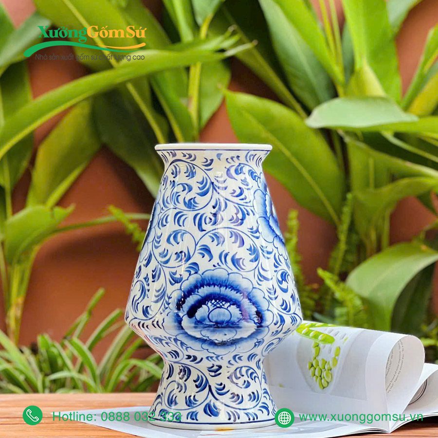 Lọ hoa Bát Tràng men lam vẽ tay hoa dây