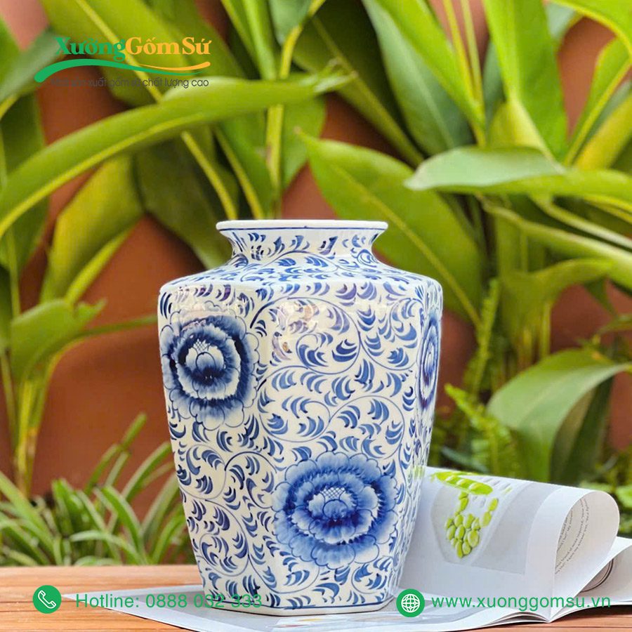Lọ hoa Bát Tràng men lam vẽ tay hoa dây