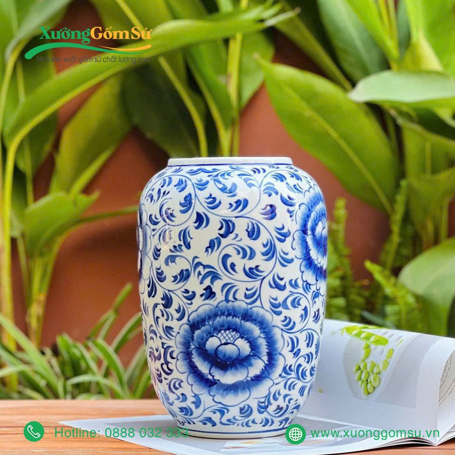 Lọ hoa Bát Tràng men lam vẽ tay hoa dây