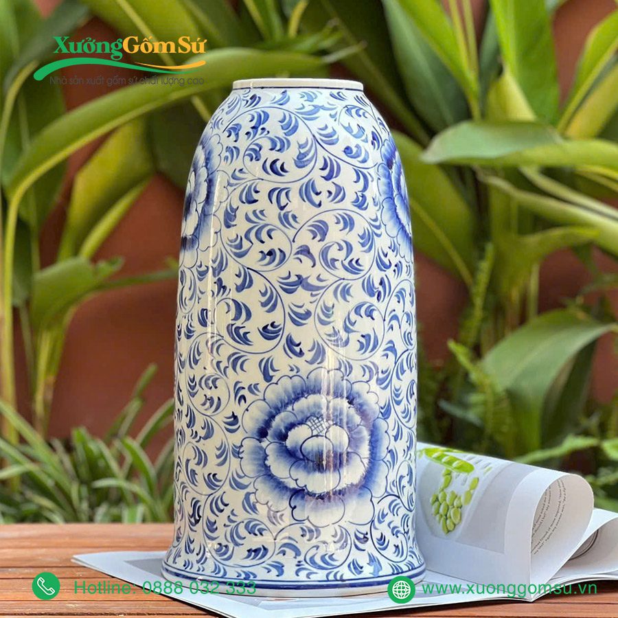 Lọ hoa Bát Tràng men lam vẽ tay hoa dây