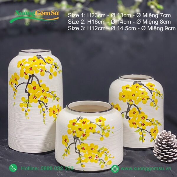 Lọ hoa gốm sứ Bát Tràng men kem vẽ hoa mai