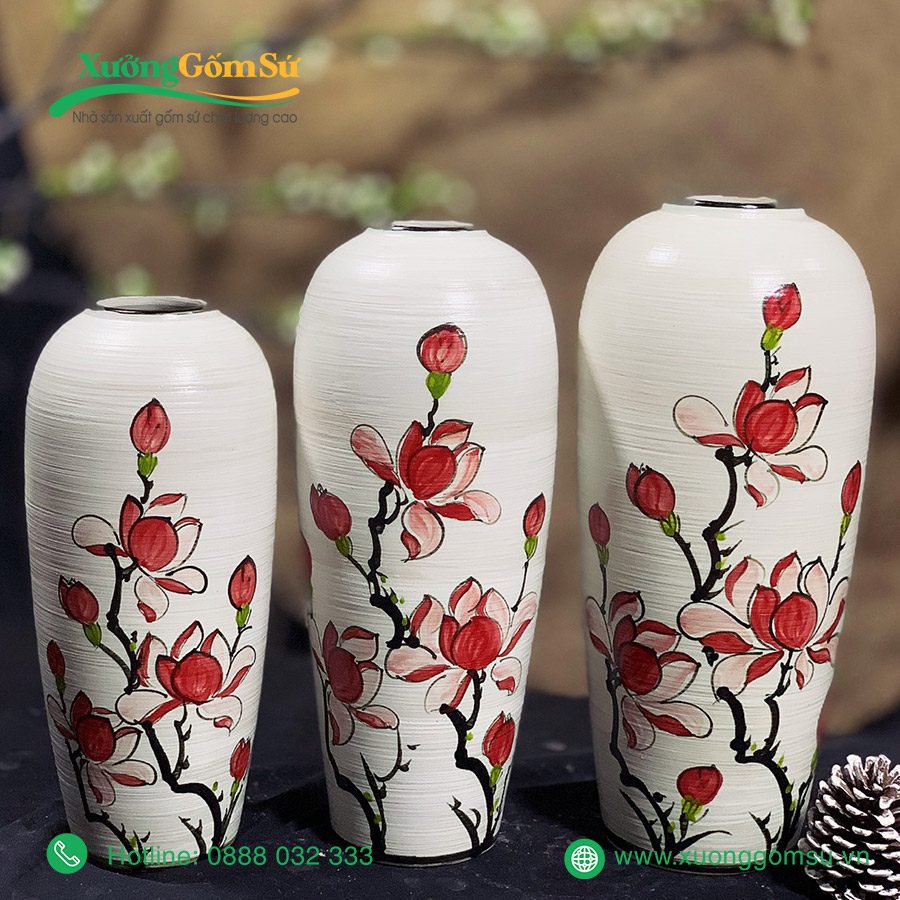 Lọ hoa gốm sứ Bát Tràng vẽ tay hoa đỏ