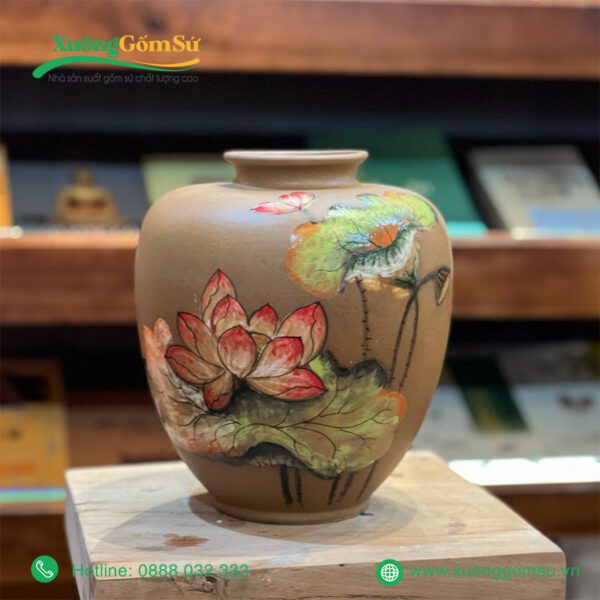 Lọ hoa gốm vẽ sen hồng
