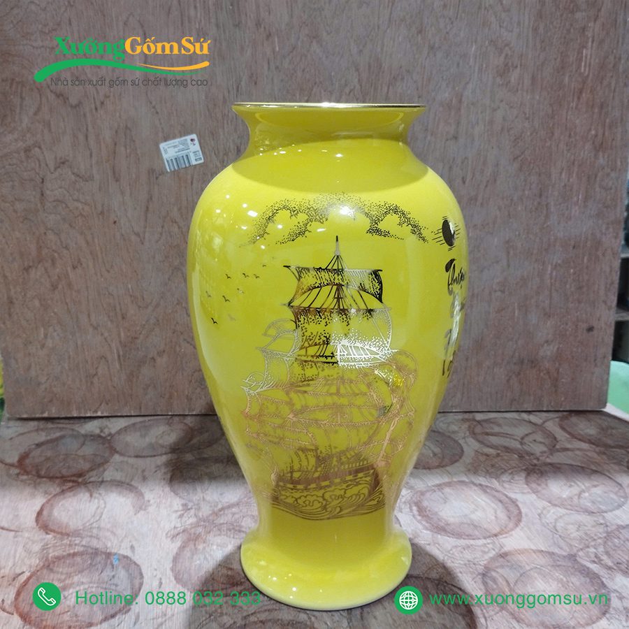 Lọ hoa men màu họa tiết Thuận buồm xuôi gió vẽ vàng in logo Đại hội