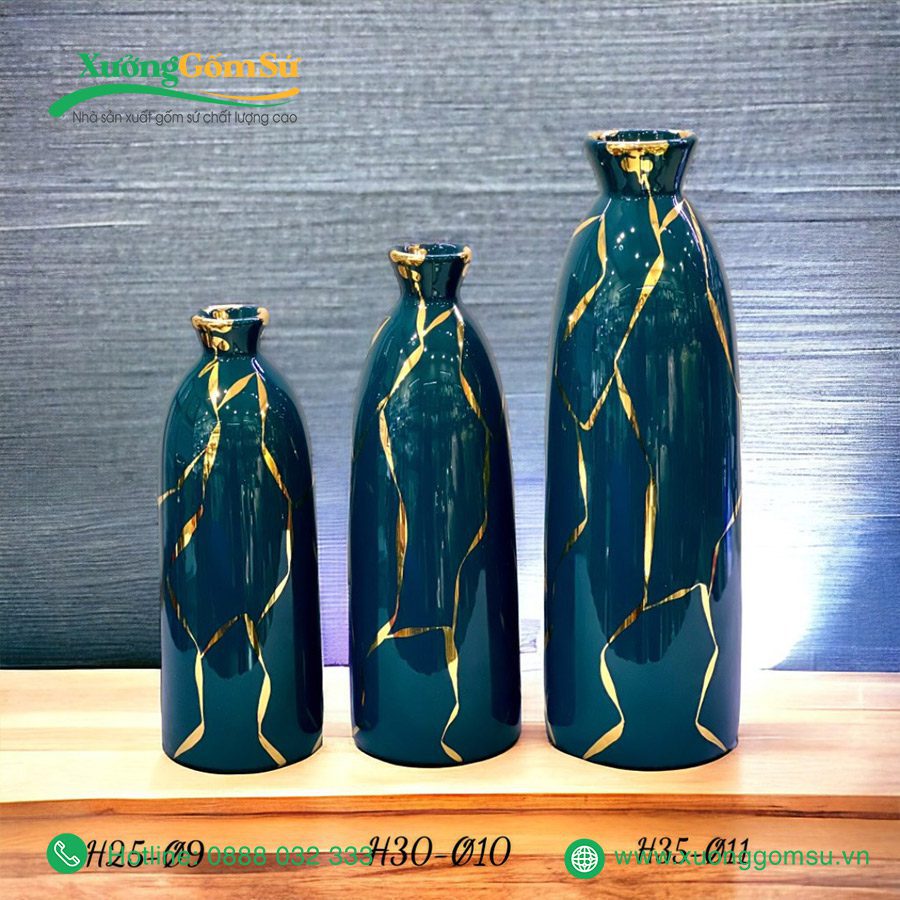 Lọ hoa men ngọc lục bảo vẽ vàng