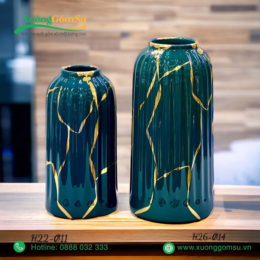 Lọ hoa men ngọc lục bảo vẽ vàng