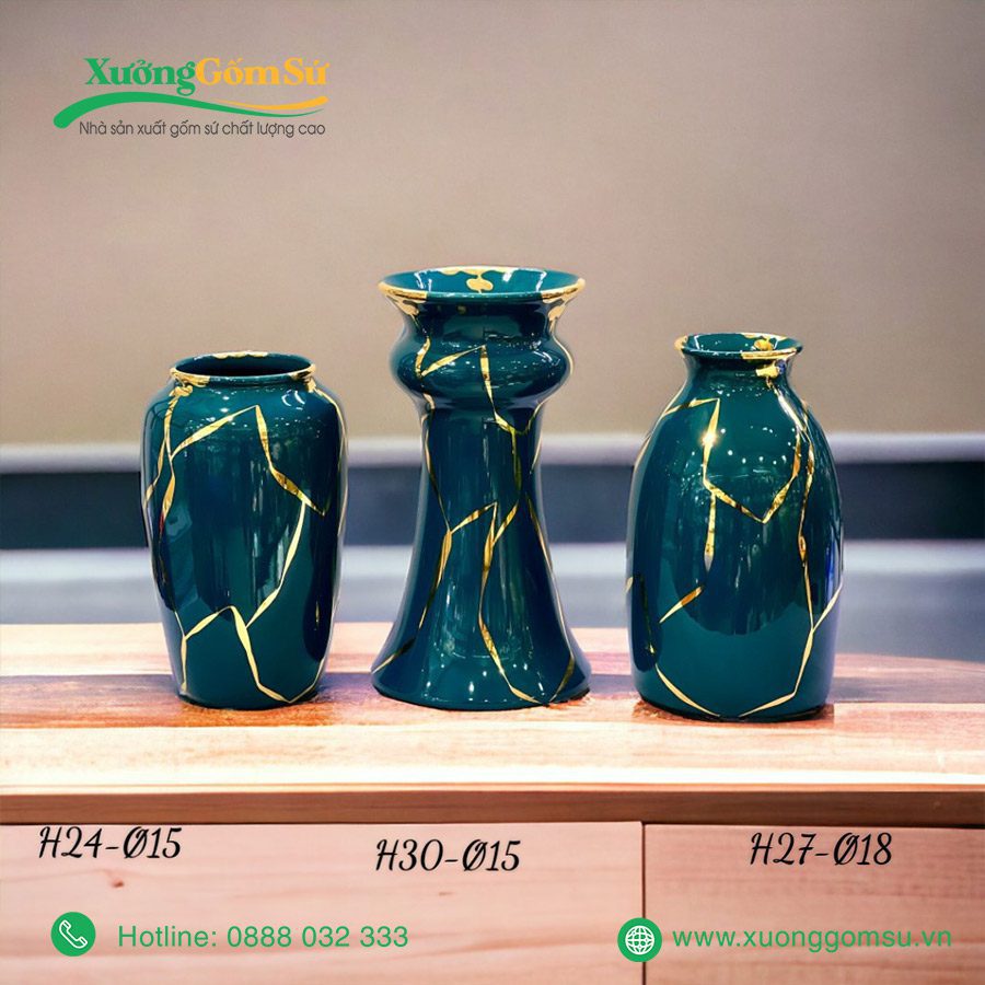 Lọ hoa men ngọc lục bảo vẽ vàng