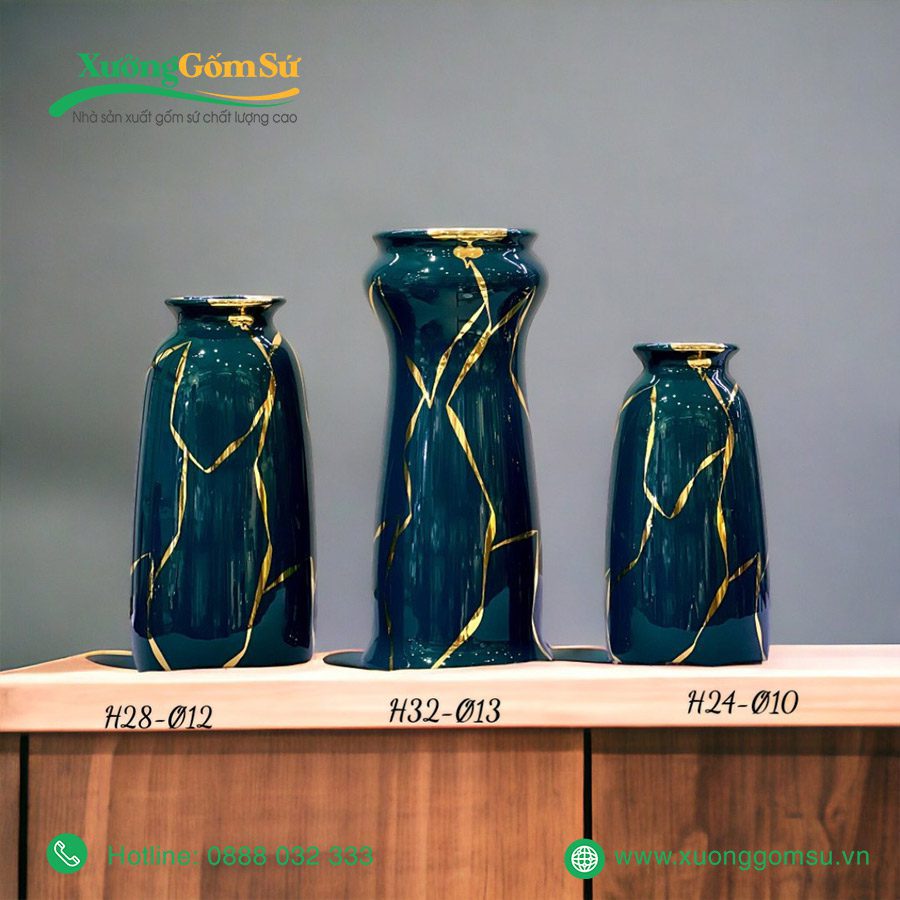 Lọ hoa men ngọc lục bảo vẽ vàng