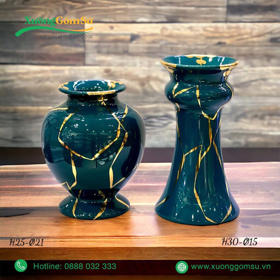 Lọ hoa men ngọc lục bảo vẽ vàng