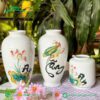 Lọ hoa sứ trắng vẽ tay hoa sen tâm an