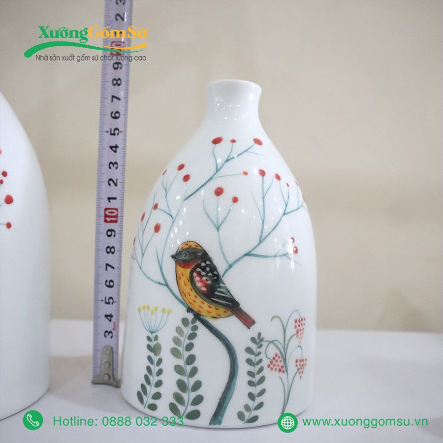 Lọ hoa trang trí men trắng vẽ thiên nhiên