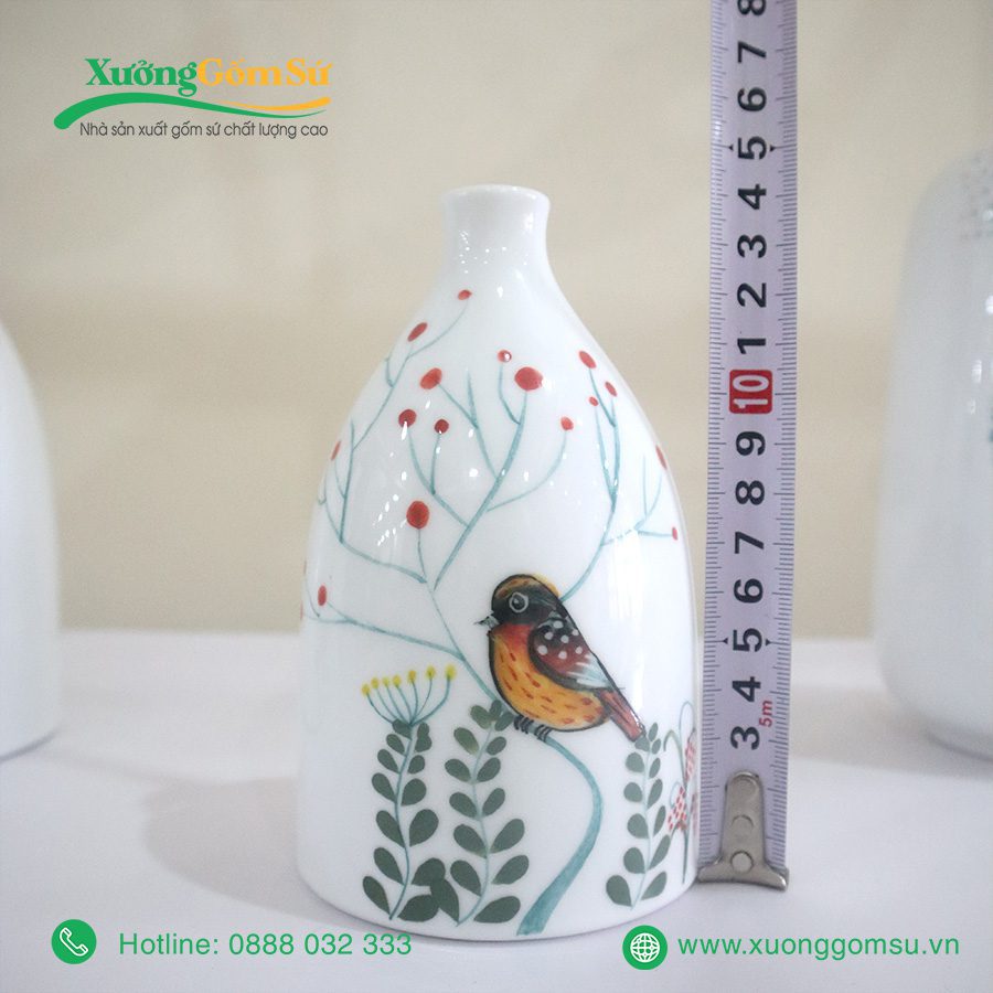 Lọ hoa trang trí men trắng vẽ thiên nhiên