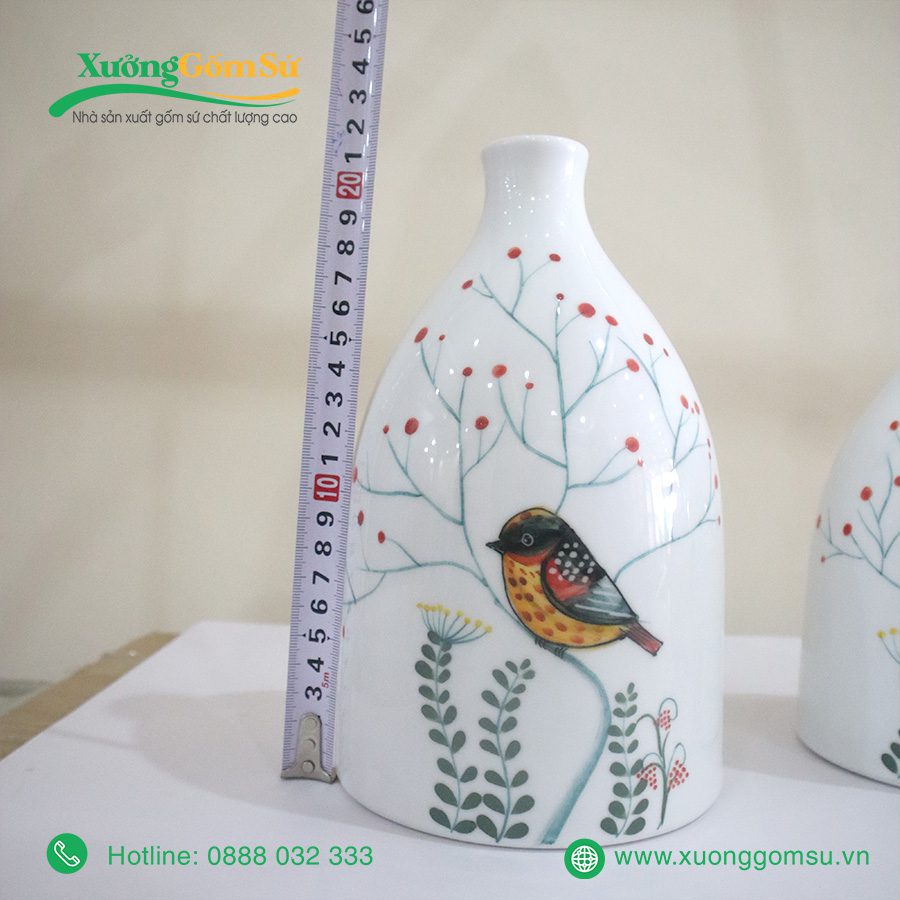 Lọ hoa trang trí men trắng vẽ thiên nhiên