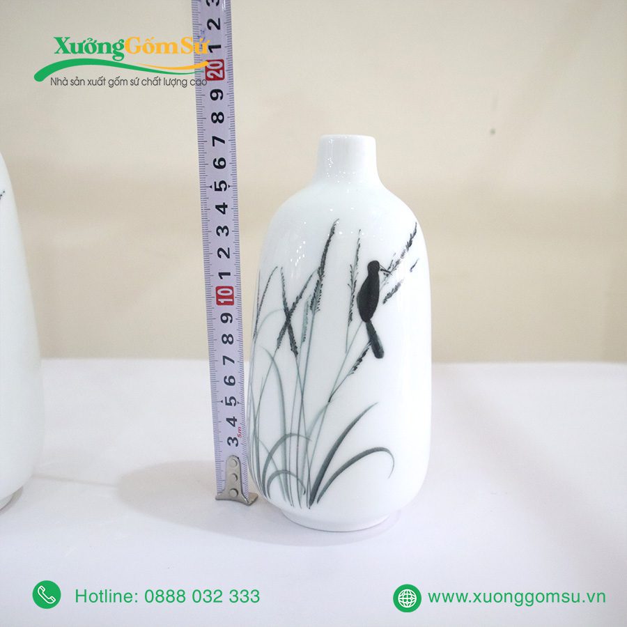 Lọ hoa trang trí men trắng vẽ thiên nhiên