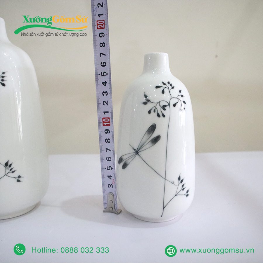 Lọ hoa trang trí men trắng vẽ thiên nhiên