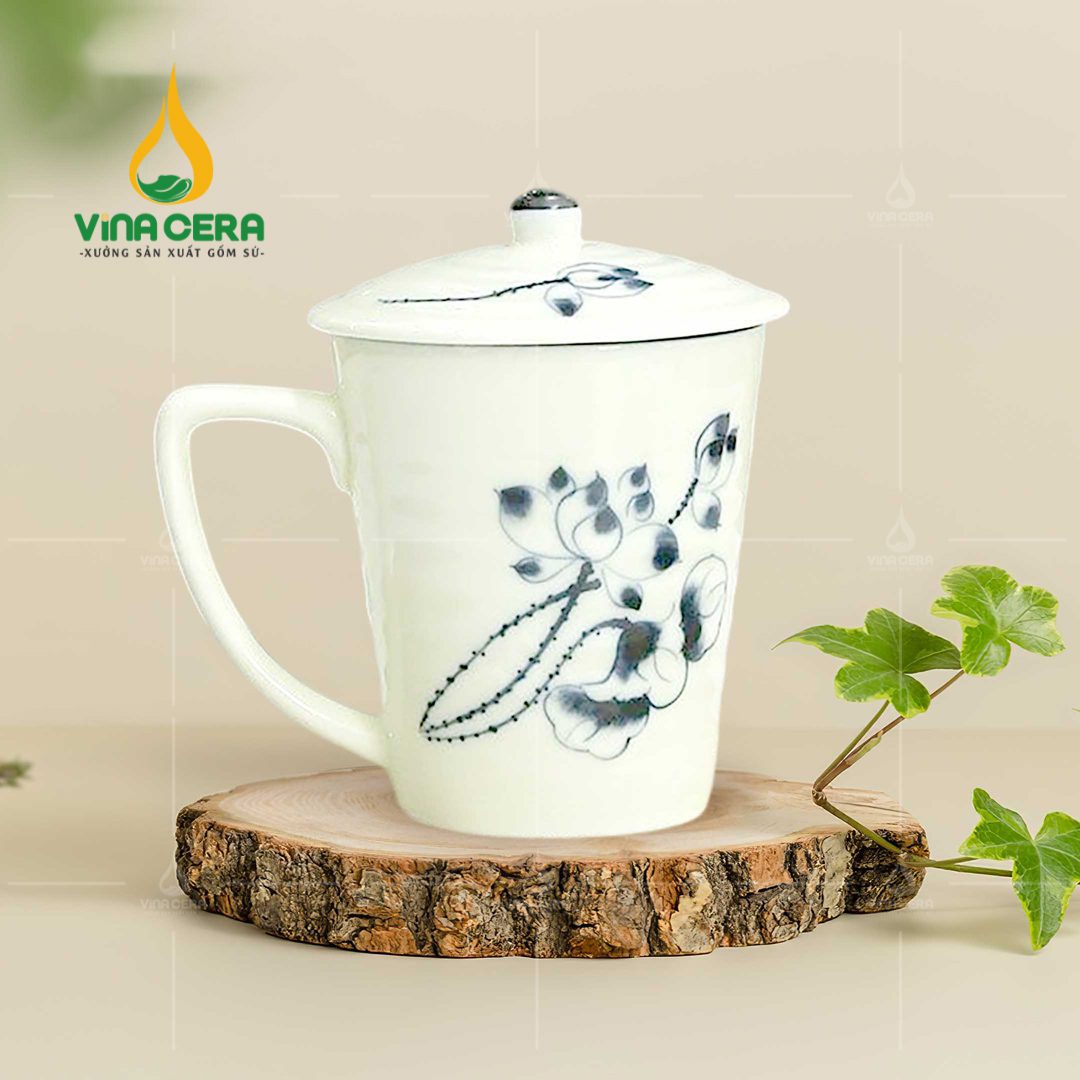 Ly sứ có nắp vẽ hoa sen