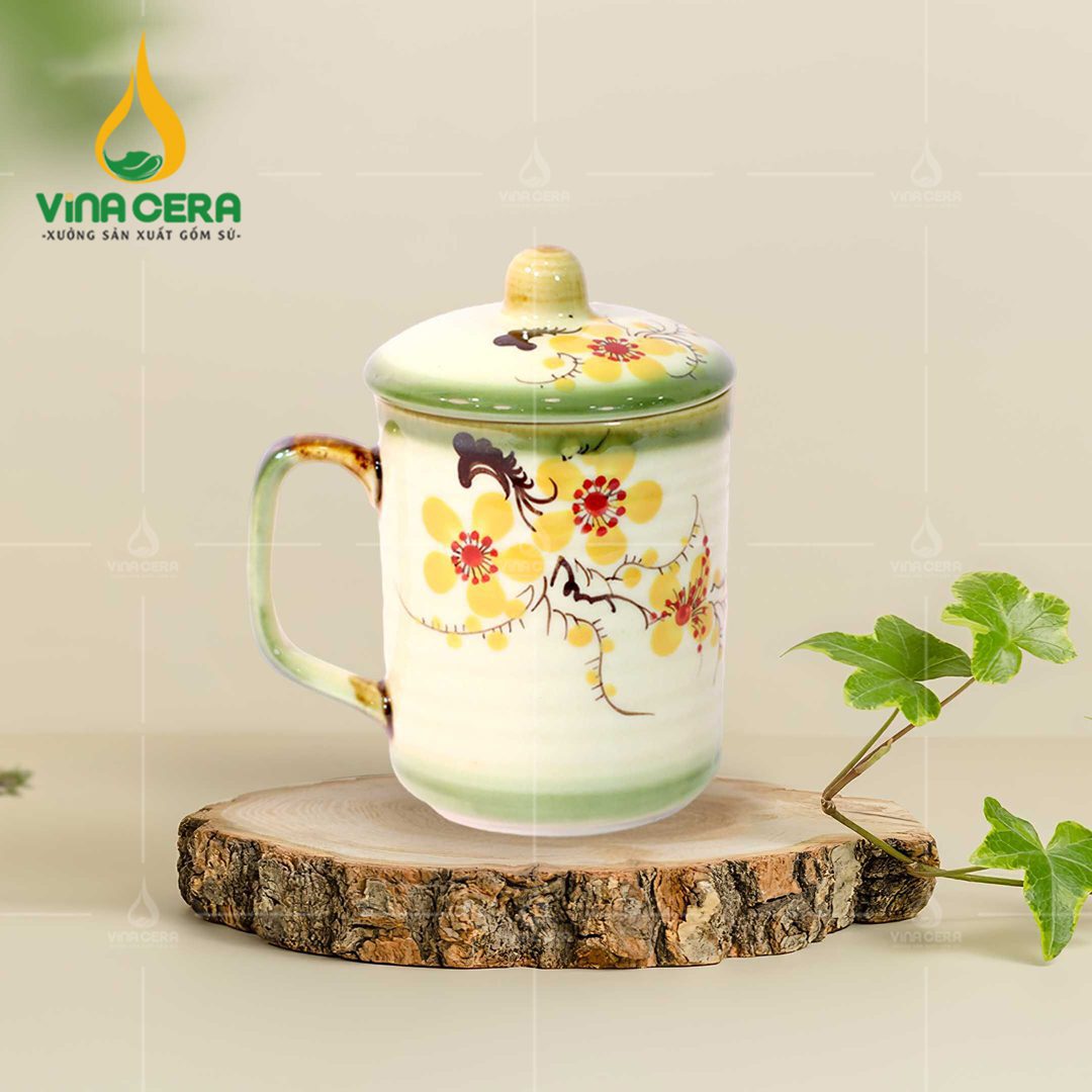 Ly sứ men tro có nắp vẽ hoa mai