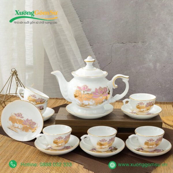 Bộ ấm chén đài các vẽ hoa sen vàng kim